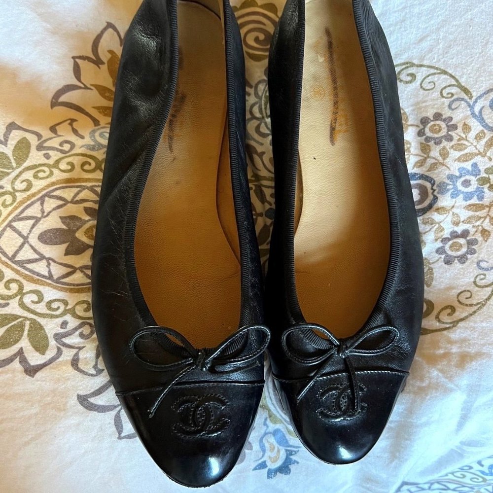 100% Authentic CHANEL Black Leather CC Captoe Ballet Flat Shoe 41 11